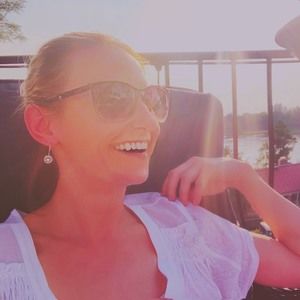 Meet your Posher, Caroline